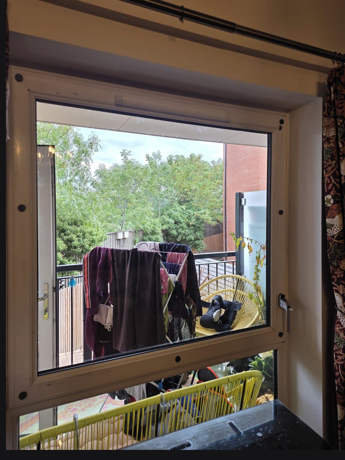 Smashed pane replaced — K&R Locksmiths and Windows, Surrey
